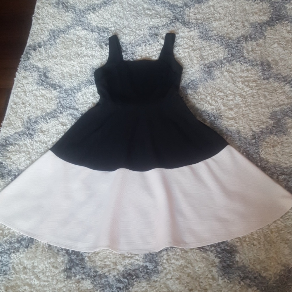 Dress - Picture 2 of 5